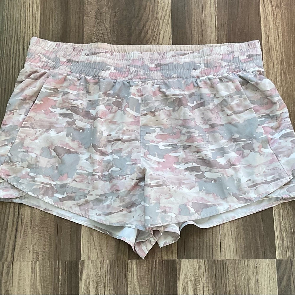 Avia Women's Pastel Camo Athletic Shorts - Pink & Gray